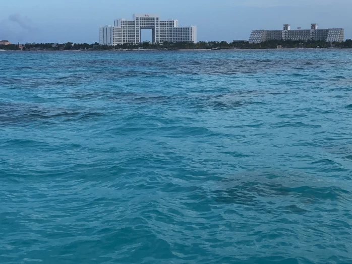 Hire Luxury Yacht Sea Ray with a boat licence