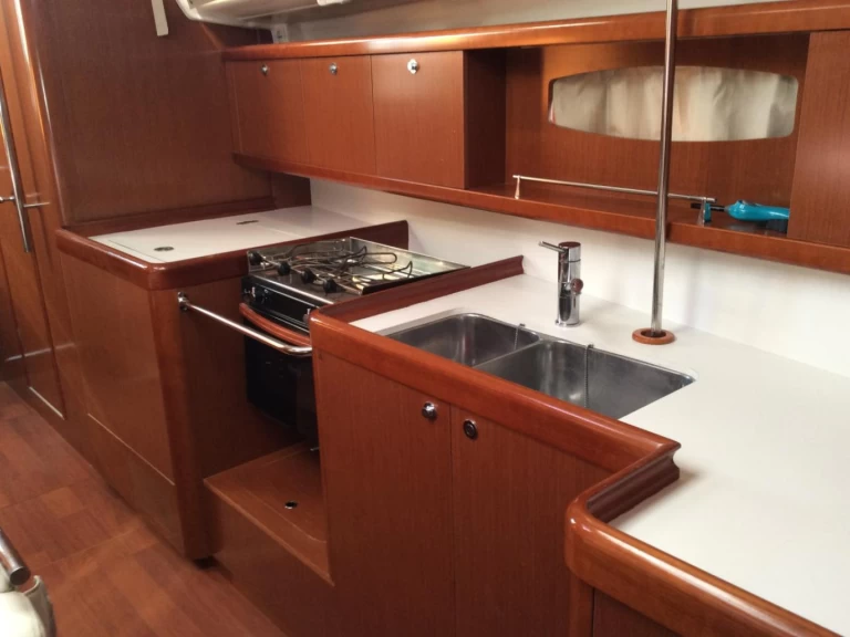 Hire Sailboat with or without skipper Bénéteau Alimos