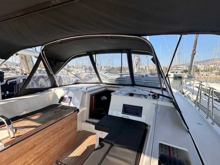 Hire Sailboat with or without skipper Bavaria Alimos