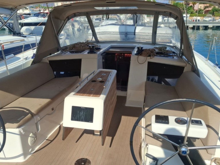 Sailboat hire in Furnari - Dufour Dufour 430 Grand Large
