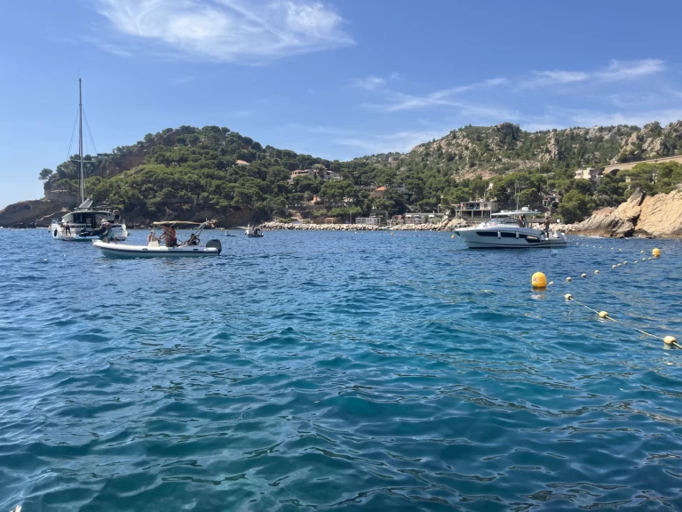 Hire a Blu and blu italy 620 confort Marseille