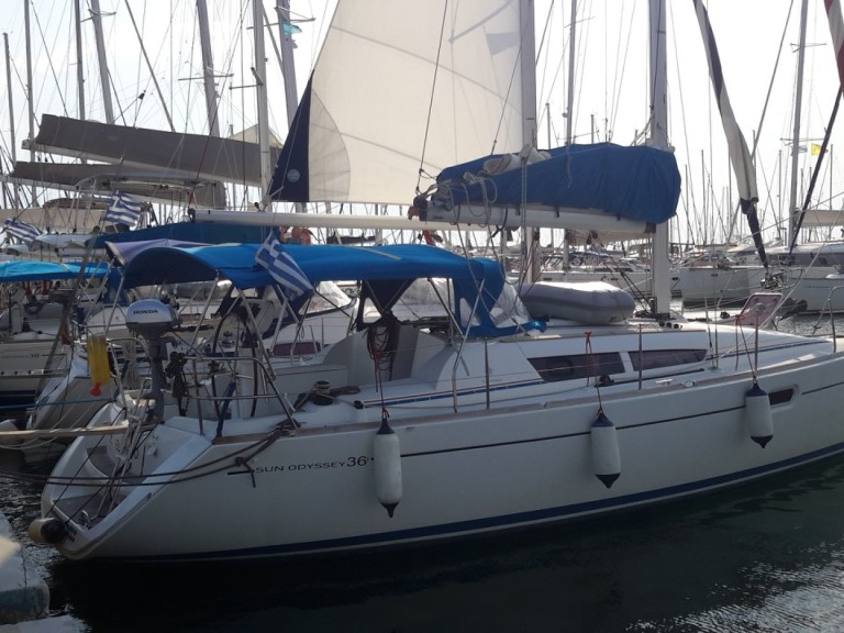 Charter a Jeanneau Sun Odyssey 36i in Alimos on Samboat