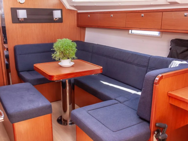 Charter a Bavaria Cruiser 41 in Lefkáda on Samboat