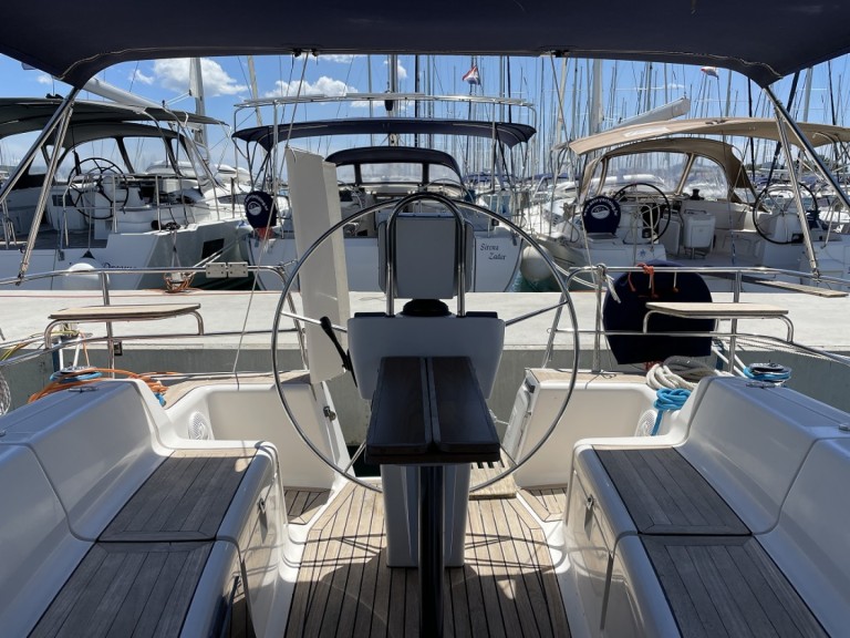 Charter a Eminence Eminence 40 in Sukošan on Samboat