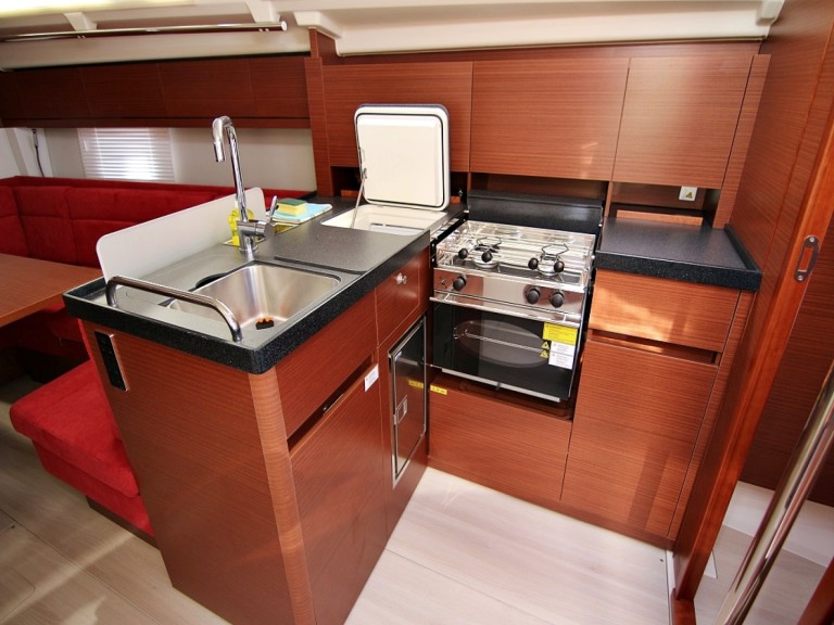 Charter a Hanse Hanse 418 in Sukošan on Samboat