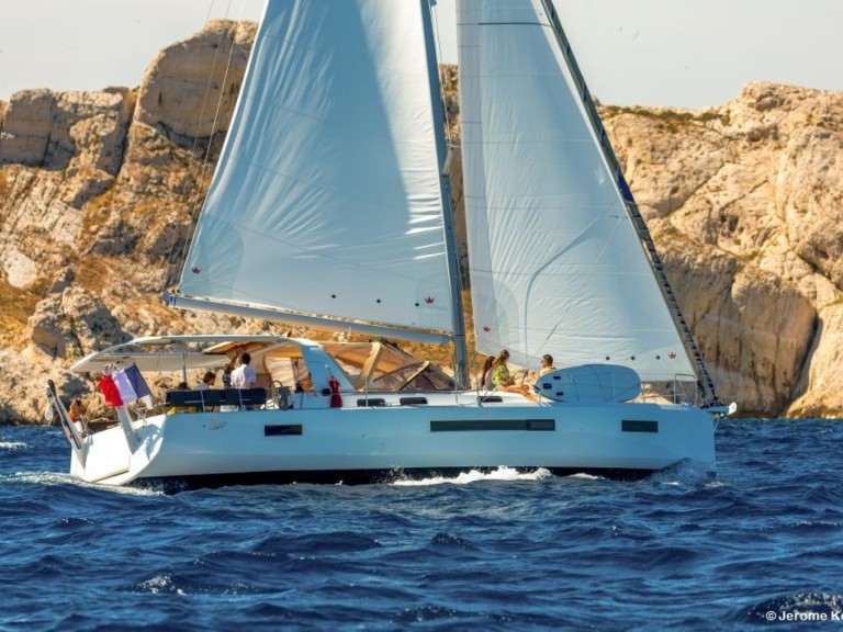 Hire a Jeanneau Sun Loft 47 Le Marin
