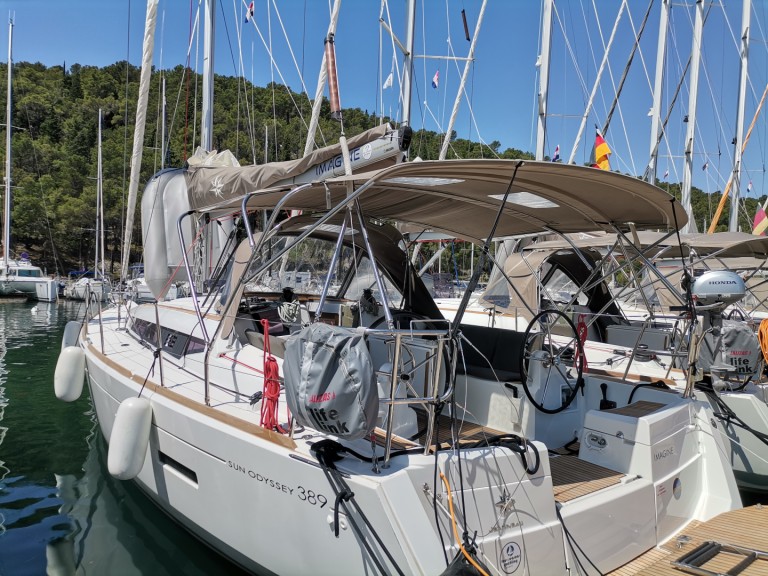 Sailboat hire in Skradin - Jeanneau Sun Odyssey 389