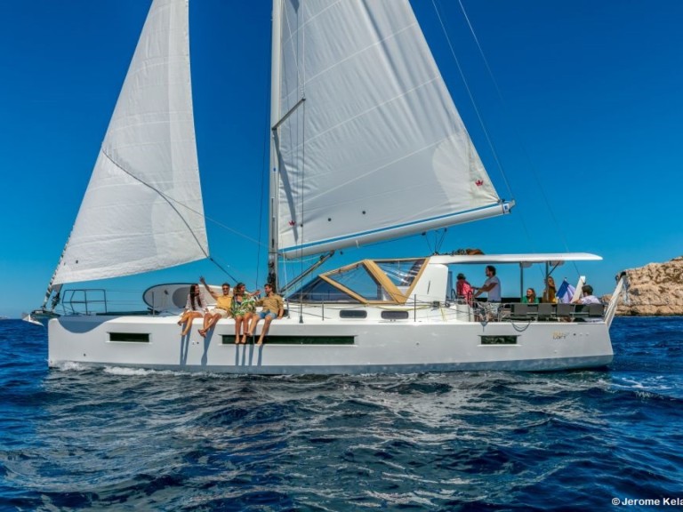 Sailboat to hire Le Marin at the best price