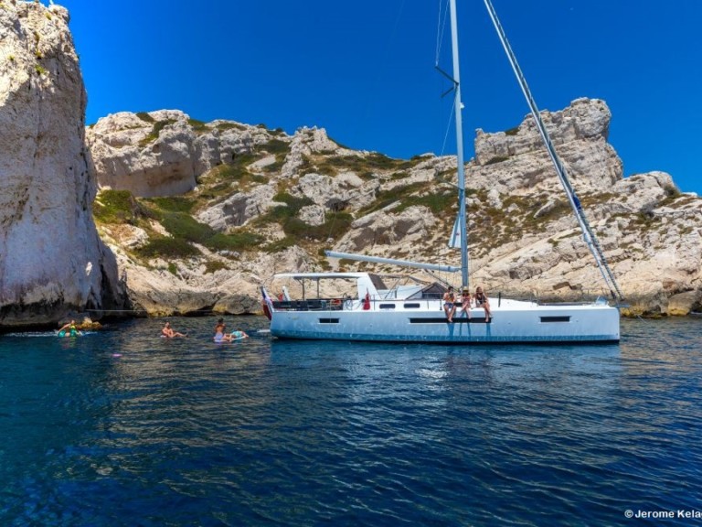 Yacht hire Le Marin cheap Sun Loft 47