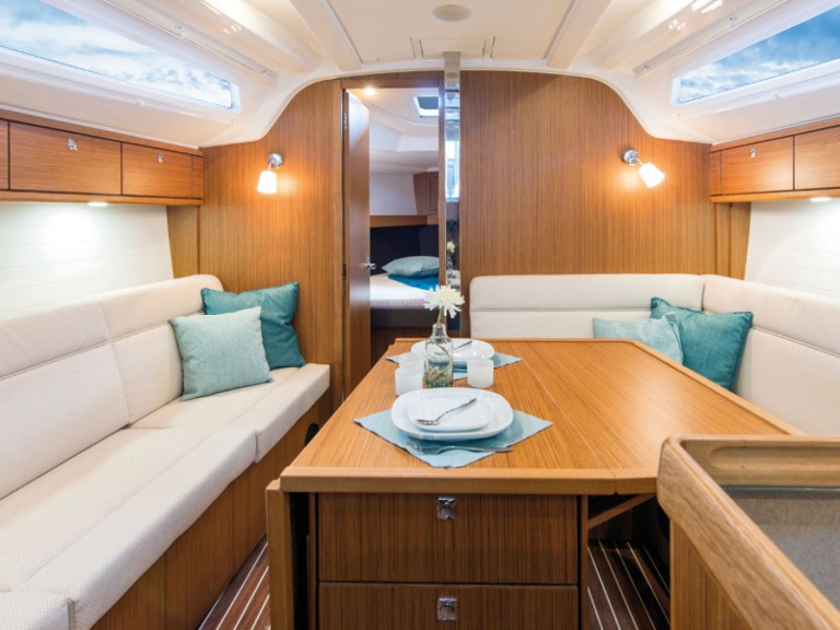 Hire Sailboat Bavaria with a boat licence