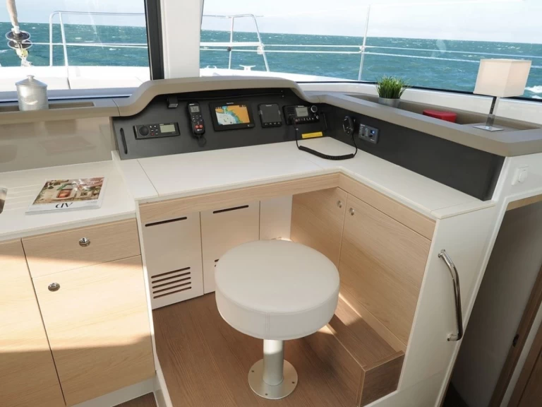 Catamaran hire in Nassau - Bali Bali 4.1