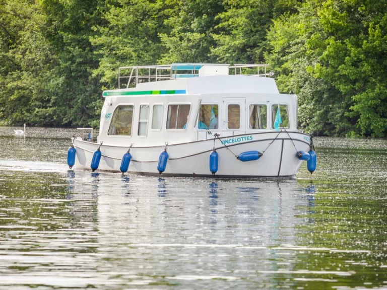 Motorboat to hire Montesquieu-Lauragais at the best price