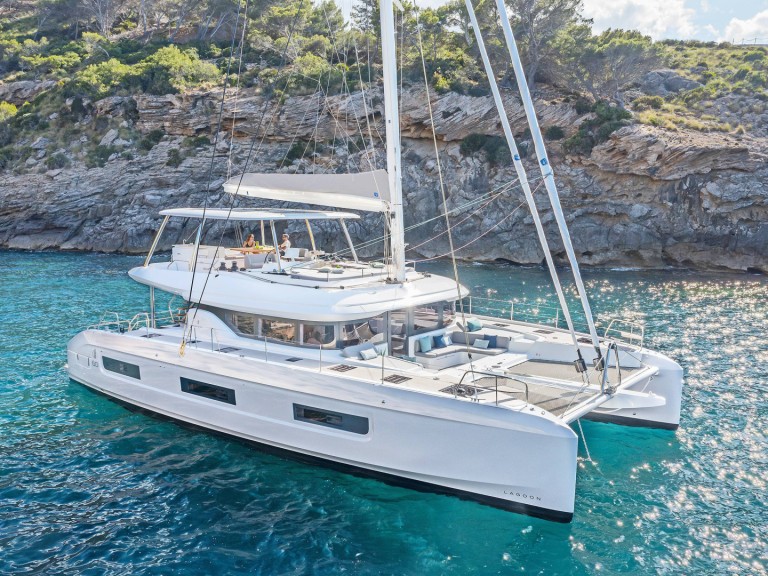 Yacht hire Alimos cheap Lagoon 60