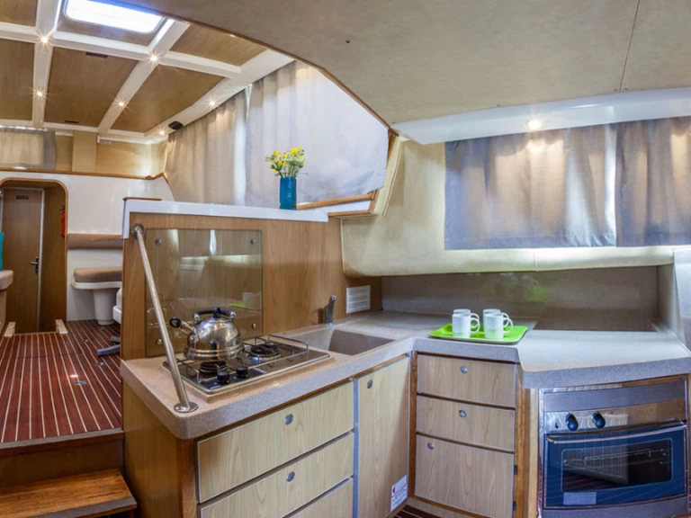 Pénichette Pénichette 1020 FR charter bareboat or skippered in  Bram