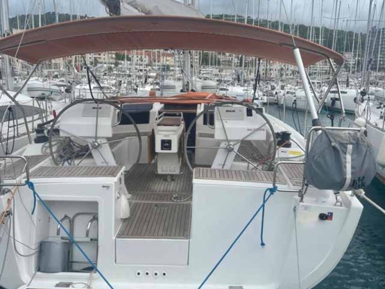 Hire a Hanse Hanse 455 Pula