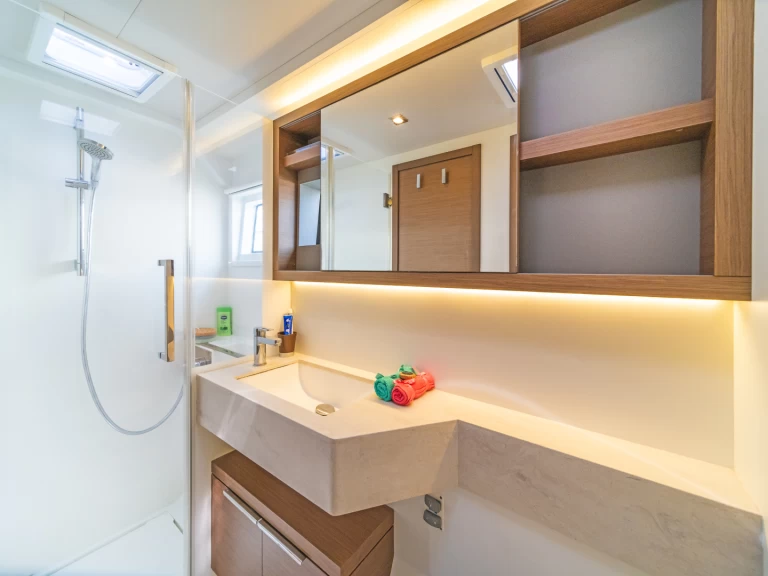 Hire Catamaran with or without skipper Lagoon Lefkáda