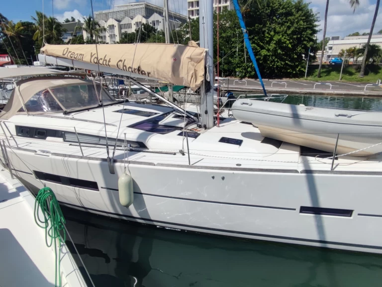 Charter a Dufour Dufour 520 Grand Large in Anse Marcel on Samboat