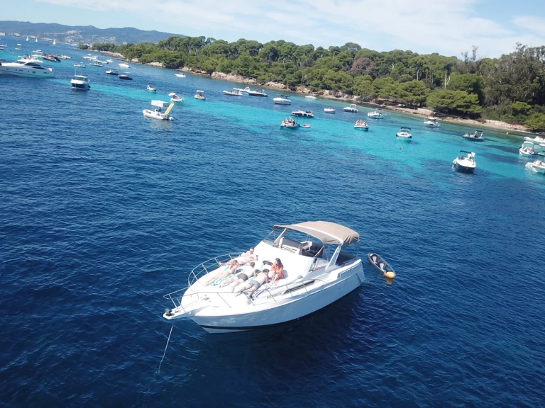 Motorboat hire in Antibes - Chris Craft Express 360