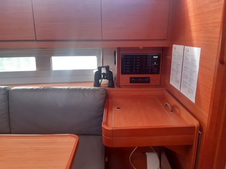 Sailboat hire in Saint-Mandrier-sur-Mer - Dufour Dufour 390 GL