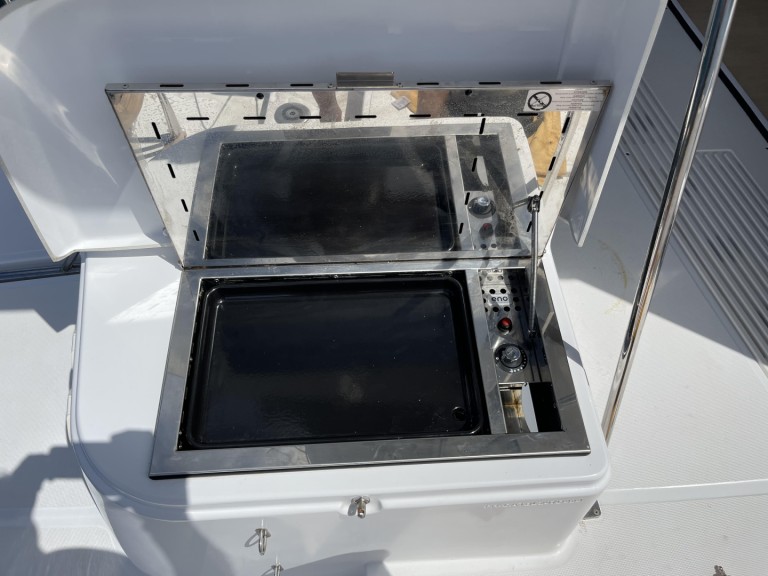 Catamaran hire in Cannes - Bali Bali 4.2