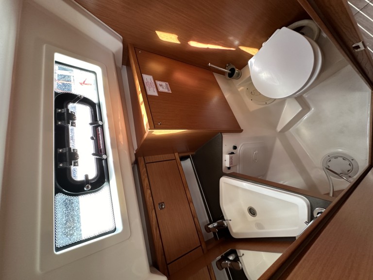 Hire Sailboat Bavaria with a boat licence