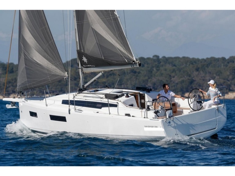 Sailboat hire in Hyères - Jeanneau Sun Odyssey 350
