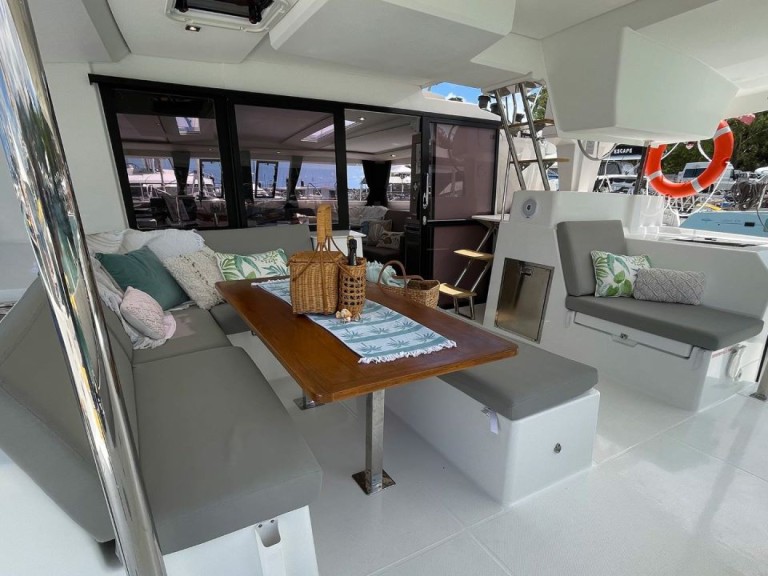 Yacht charter Airlie Beach - Fountaine Pajot Saona 47 on SamBoat