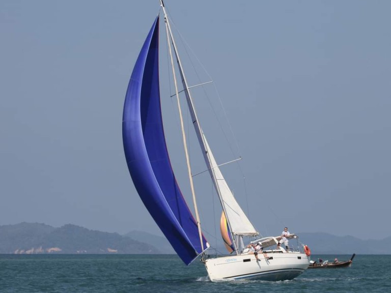 Charter a Bénéteau Oceanis 45 in Ao Po on Samboat
