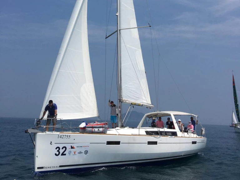 Hire Sailboat with or without skipper Bénéteau Ao Po