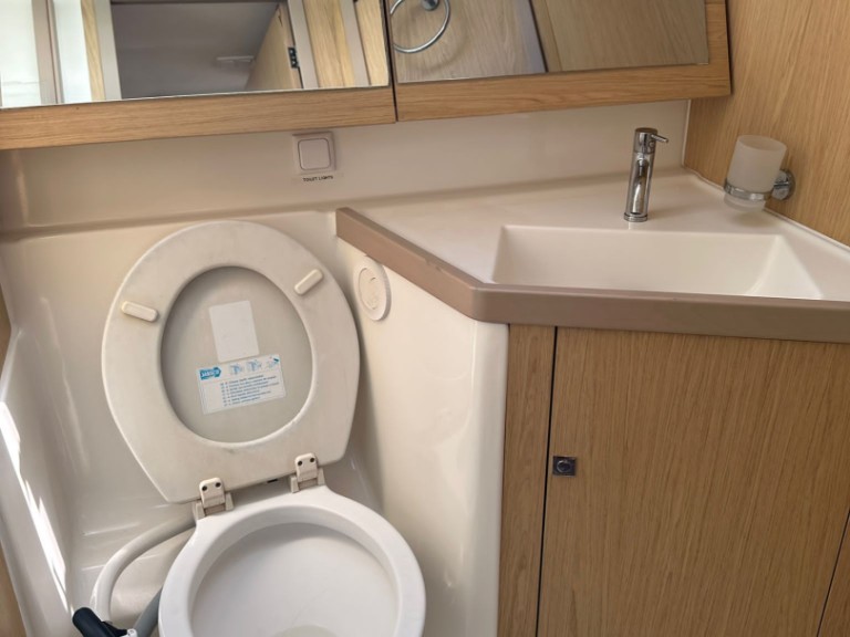 Hire Sailboat Bénéteau with a boat licence