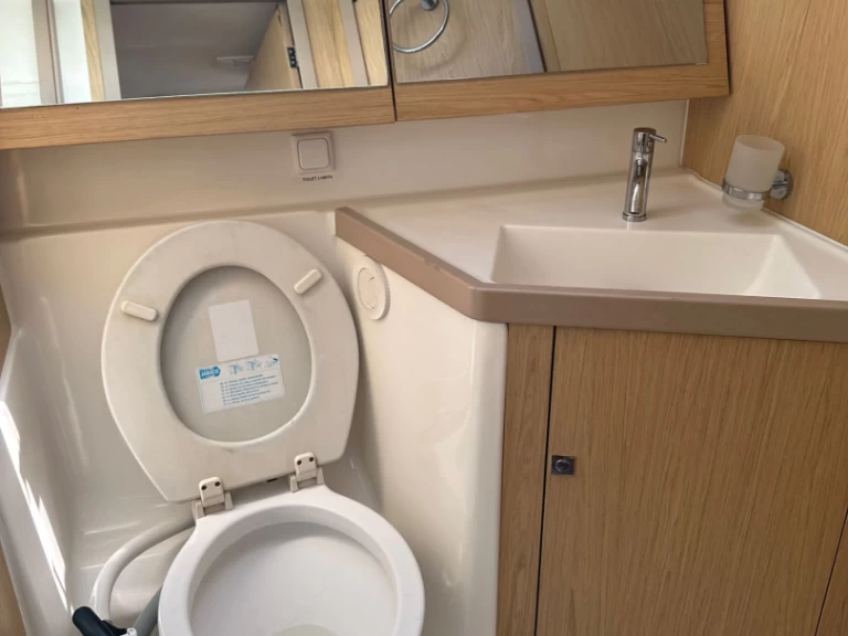 Hire Sailboat Bénéteau with a boat licence