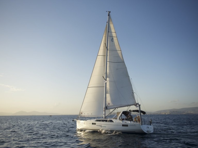 Sailboat to hire Alimos at the best price