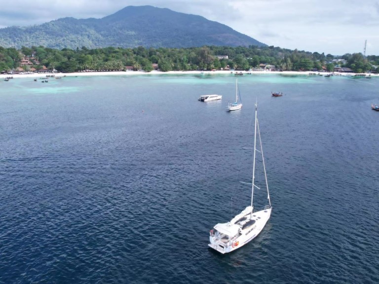 Bénéteau Oceanis 45 charter bareboat or skippered in  Ao Po