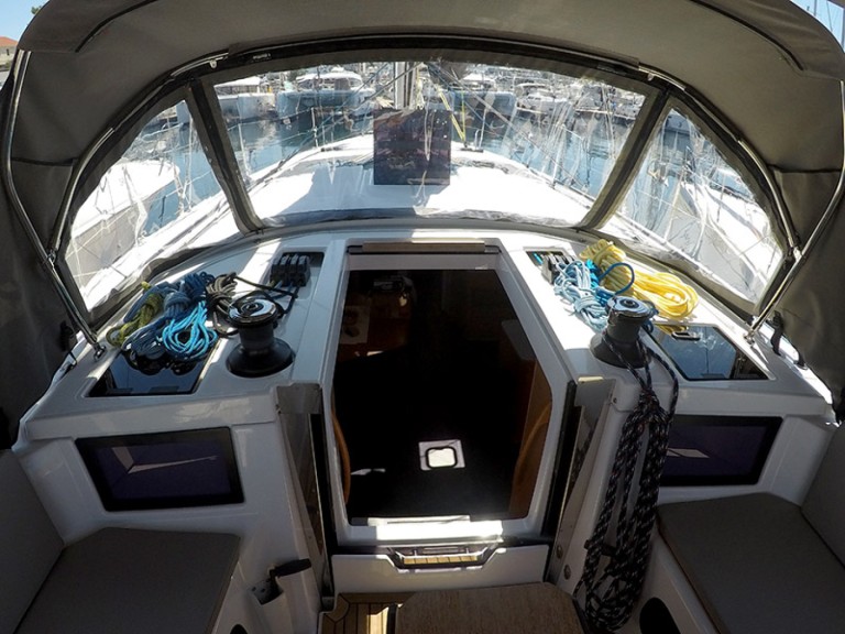 Sailboat to hire Šibenik at the best price