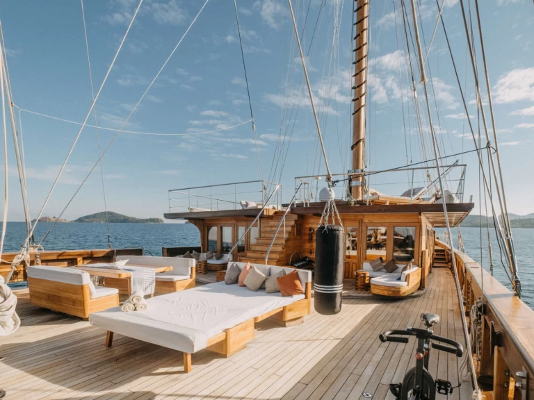 Hire a  LAMIMA Sorong