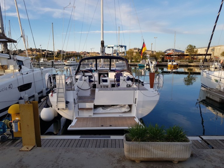 Charter a Bavaria Bavaria C45 Holiday in Punat on Samboat