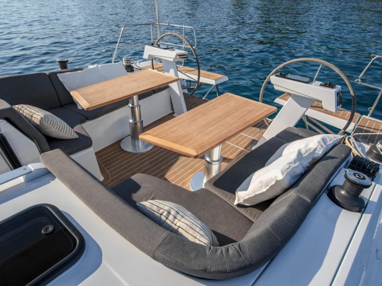 Charter a Hanse Hanse 410 in Komolac on Samboat