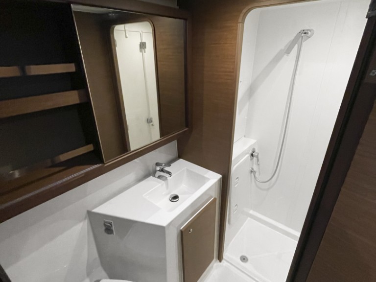 Catamaran hire in Alimos - Lagoon Lagoon 42