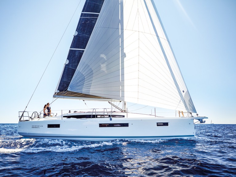 Sailboat to hire Préveza at the best price