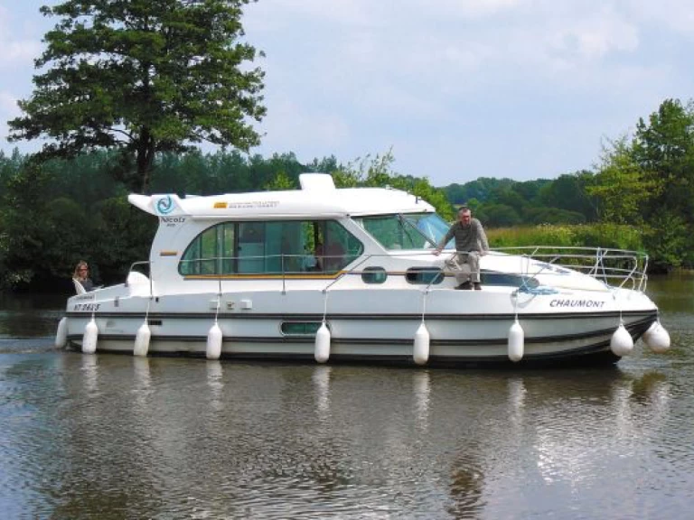 Charter a Sedan 1010 in Joigny on Samboat