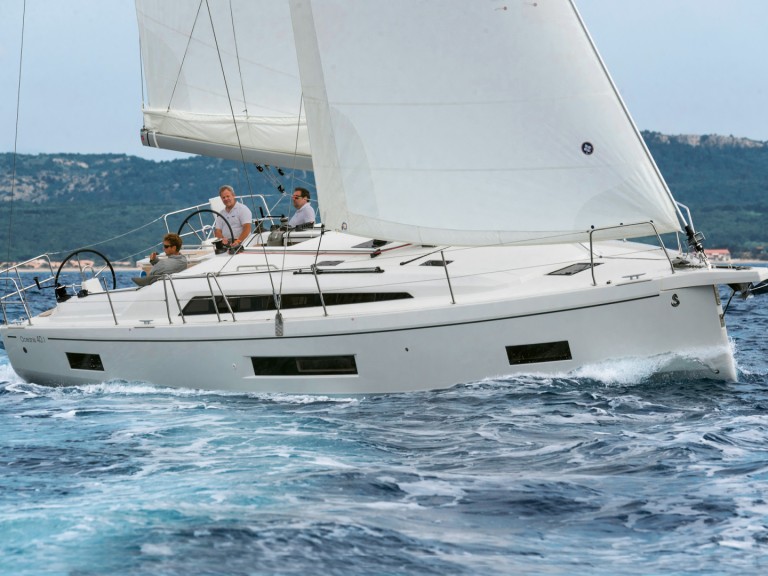 Charter a OCEANIS 40.1 OCEANIS 40.1 in Port-Haliguen on Samboat
