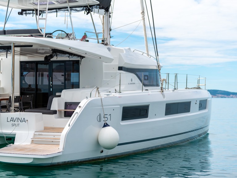 Hire Catamaran Lagoon with a boat licence