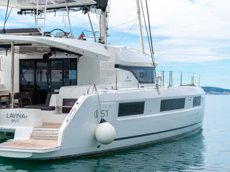 Hire Catamaran Lagoon with a boat licence