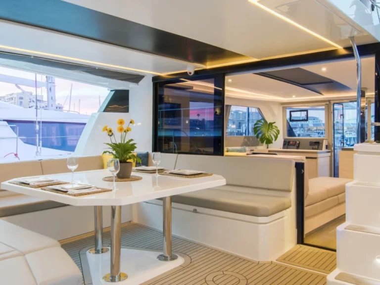 Hire Catamaran Leopard with a boat licence