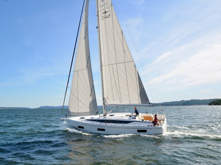 Hire a Bavaria Bavaria C42 Rosignano Solvay-Castiglioncello