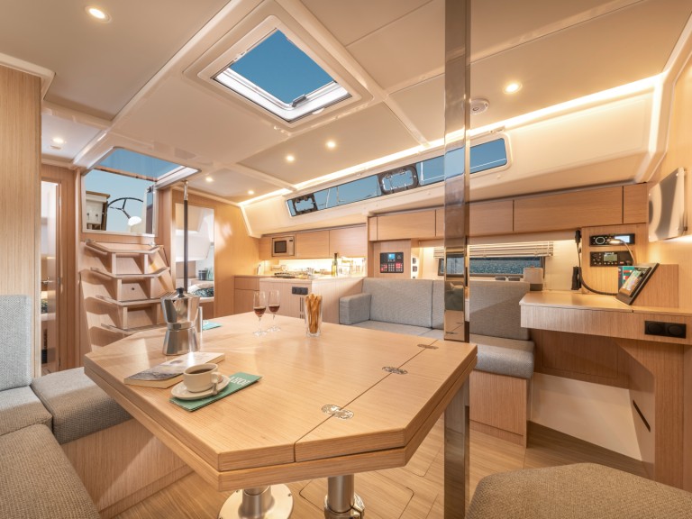 Yacht hire Rosignano Solvay-Castiglioncello cheap Bavaria C42