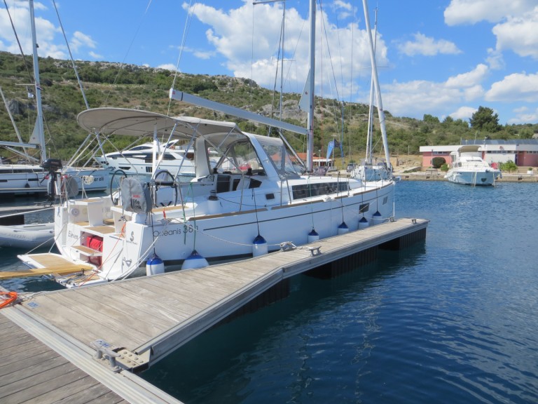 Charter a Bénéteau Oceanis 38.1 in Primošten on Samboat