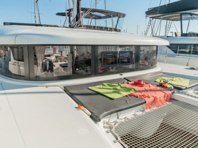 Charter a Lagoon Lagoon 42 in Alimos on Samboat