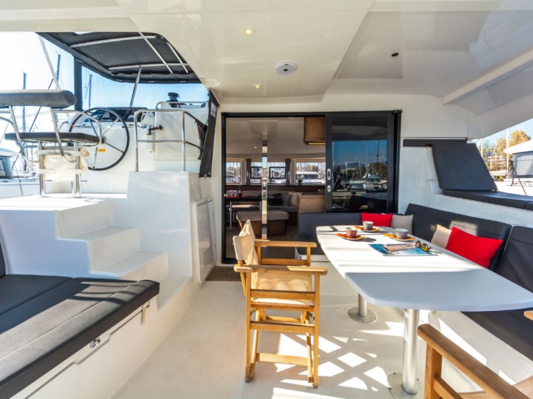 Hire Catamaran Lagoon with a boat licence