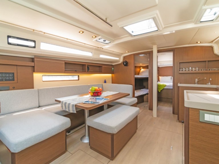 Hire a Bénéteau Oceanis 40.1 Alimos